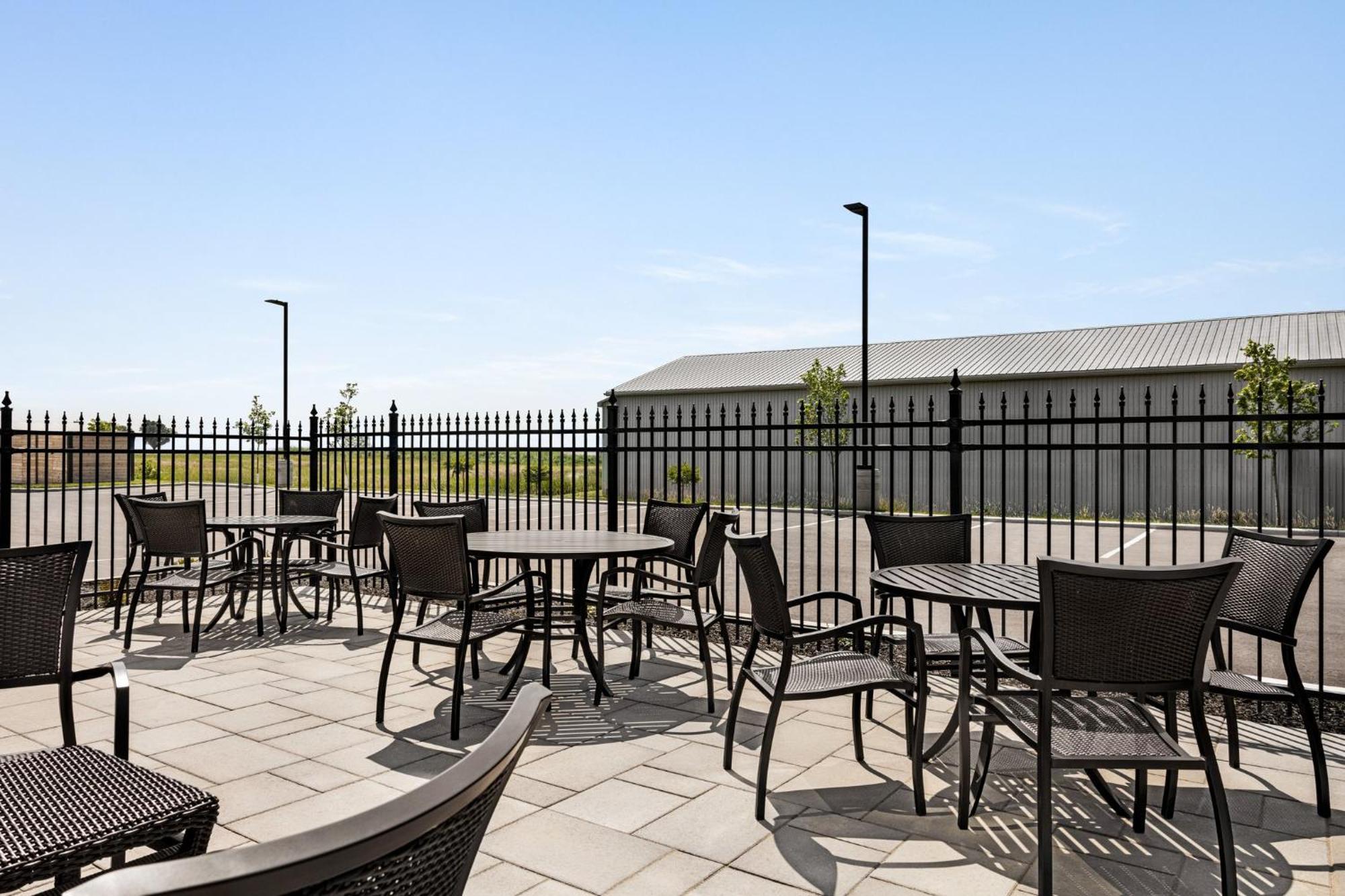 Holiday Inn Express - Strathroy By Ihg Exterior foto
