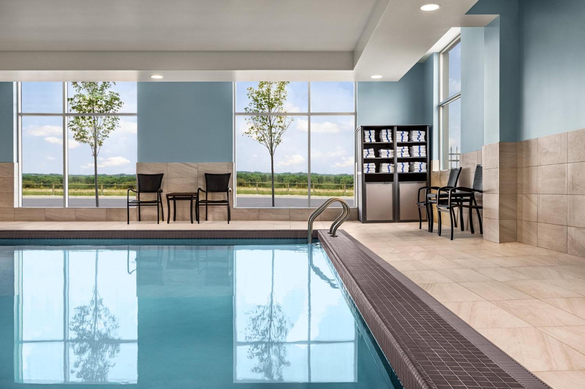 Holiday Inn Express - Strathroy By Ihg Exterior foto